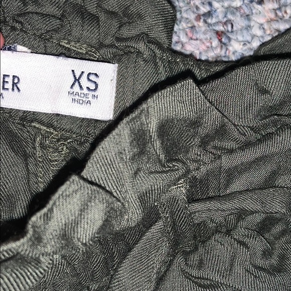 NWOT hollister ultra high rise green shorts - Picture 3 of 3